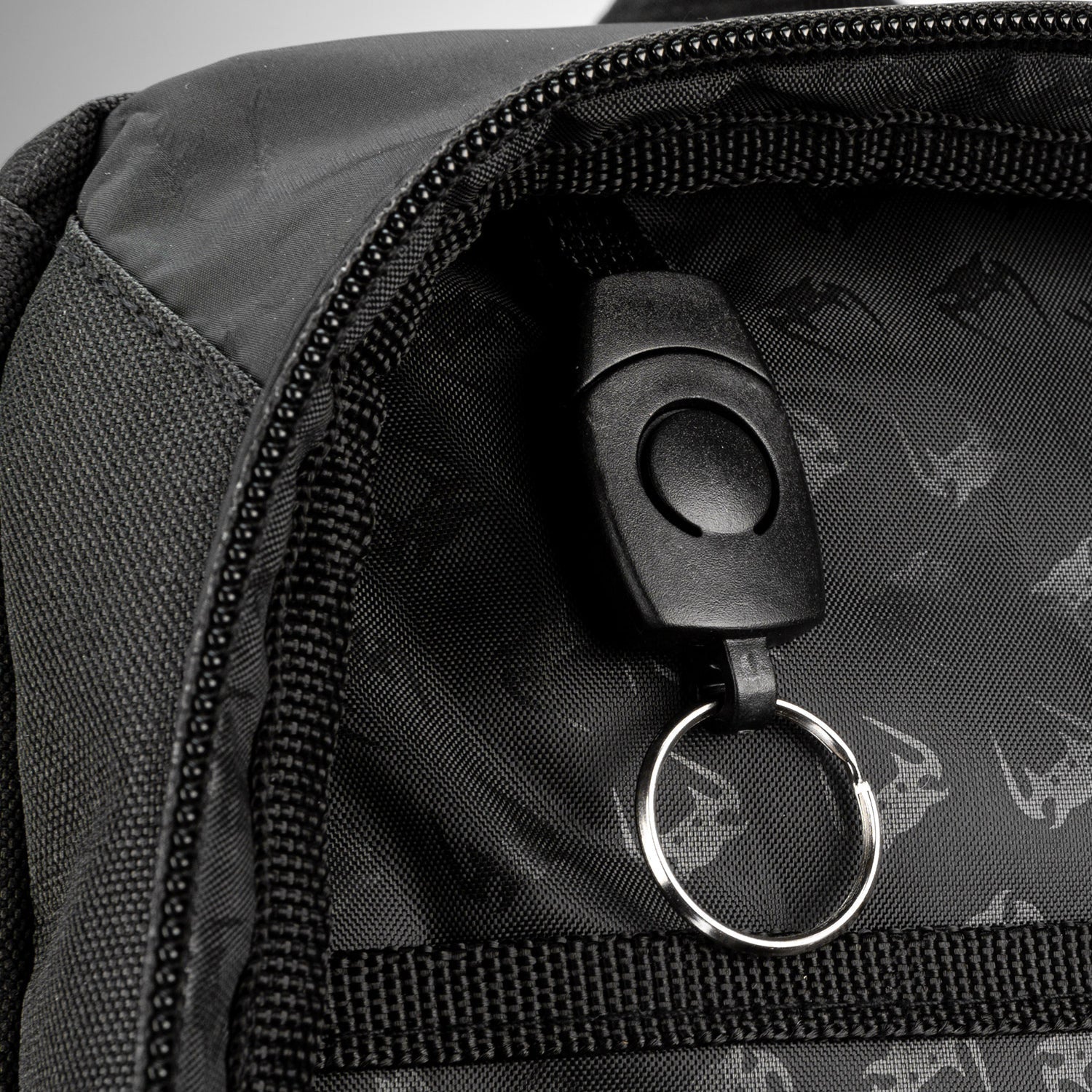 Batoh Venum Challenger Pro Evo - Černá/Bílá