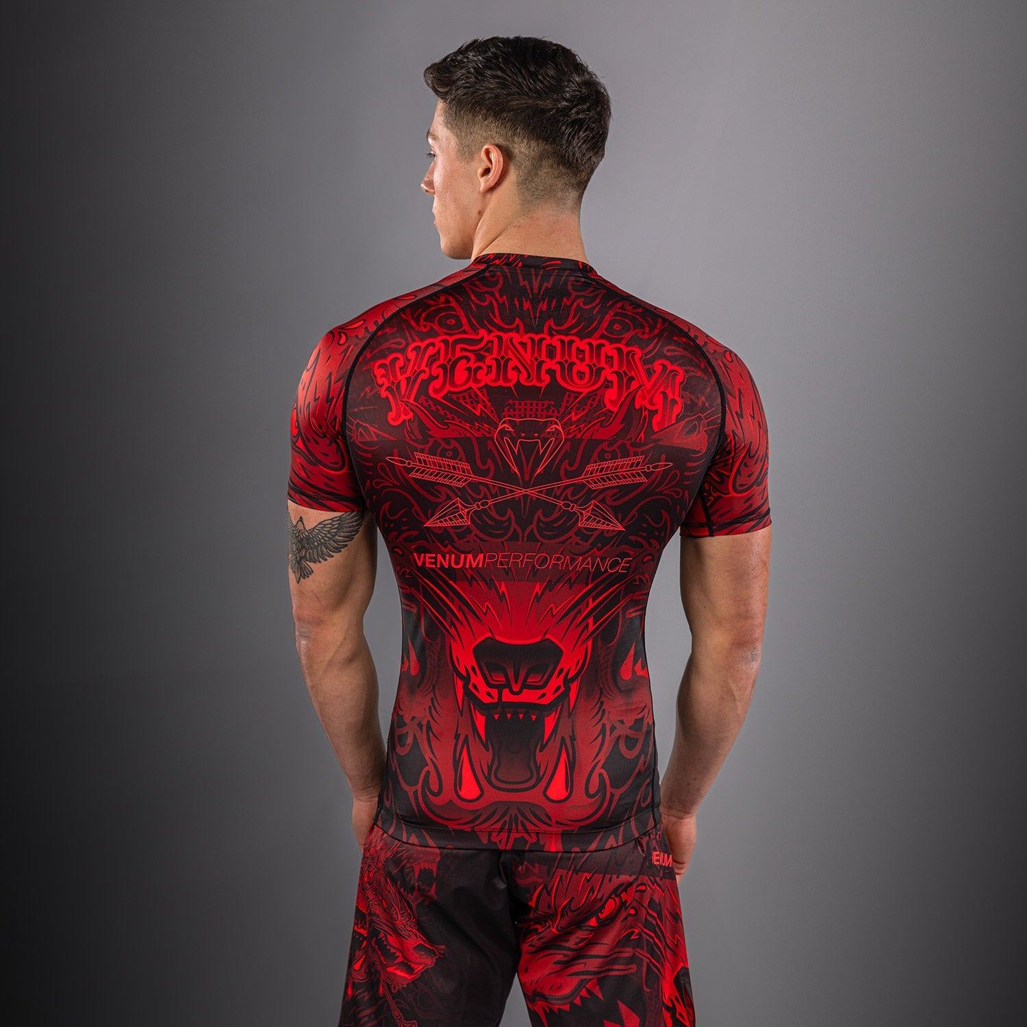 Venum Wolf Atak Rashguard s krátkým rukávem - Černá/Červená