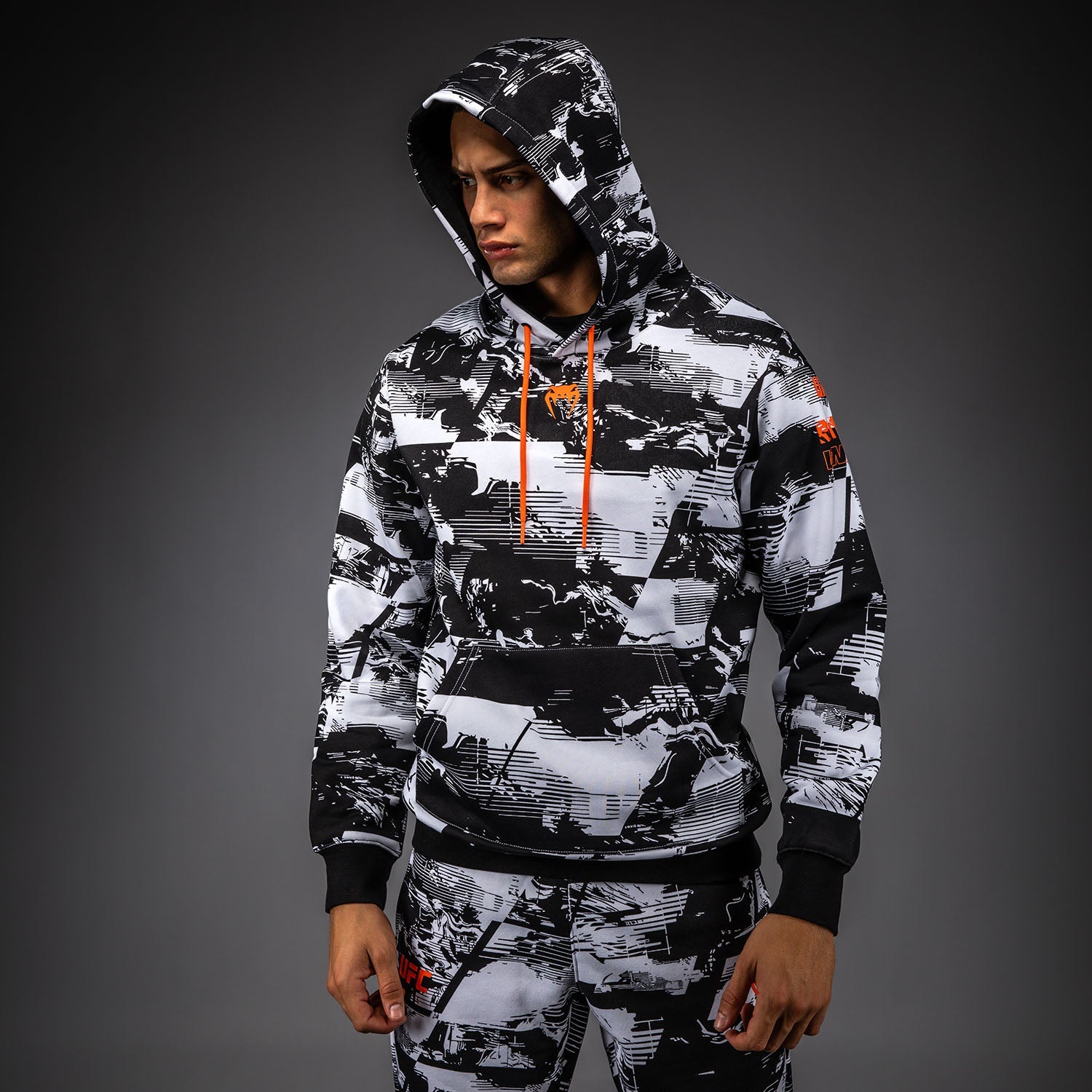 Pánská bílá autentická mikina s kapucí UFC Zenith by Venum Authentic Fight Week