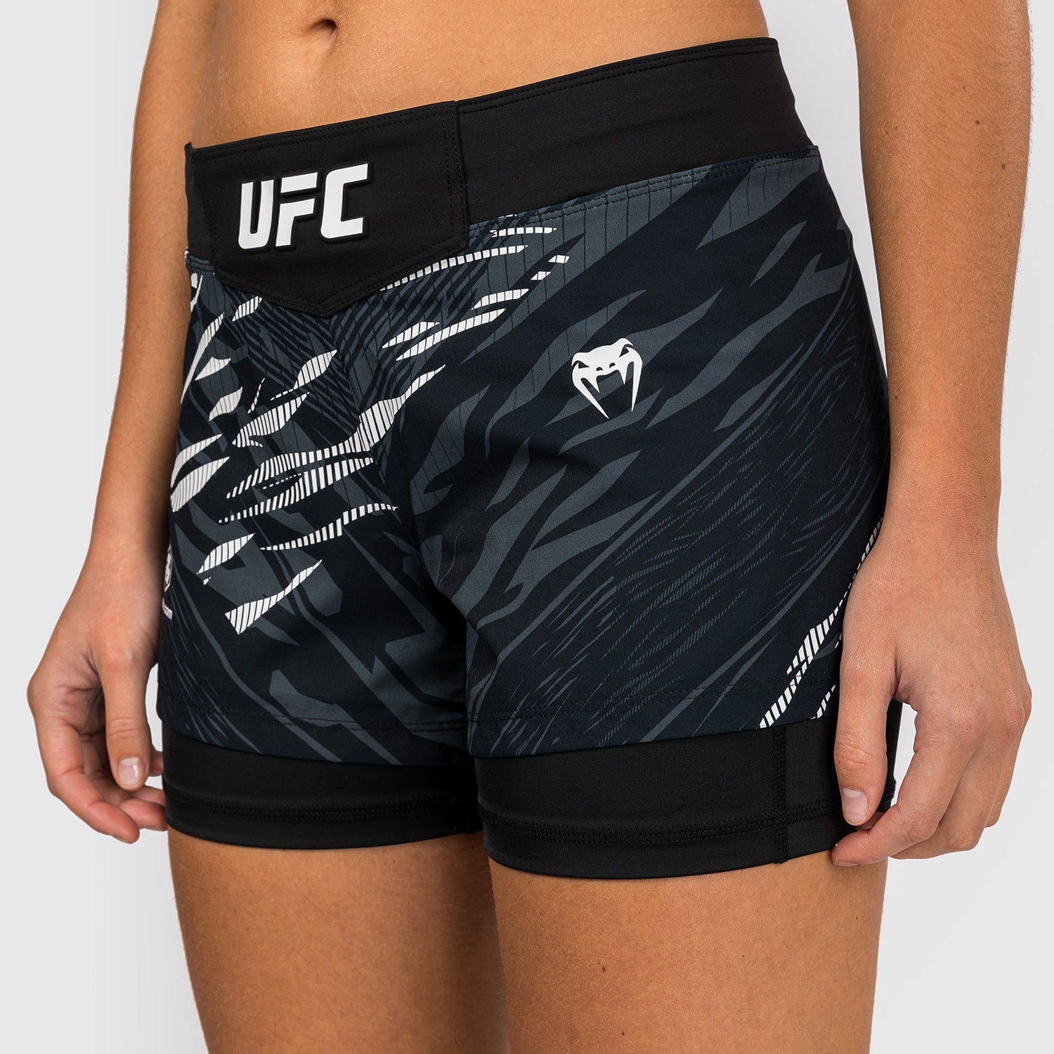 UFC Fusion by Venum Personalizované autentické dámské kraťasy na bojové noci - černé