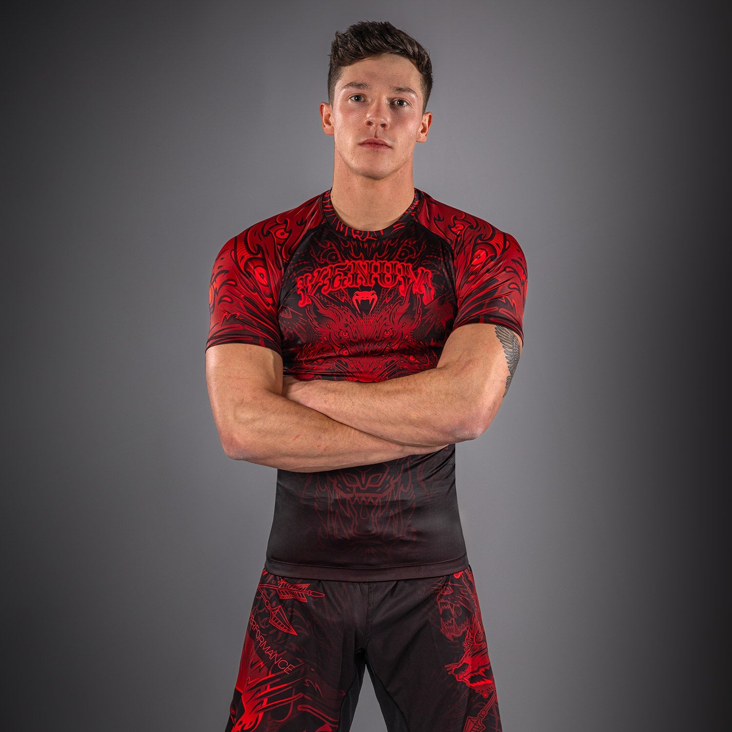 Venum Wolf Atak Rashguard s krátkým rukávem - Černá/Červená