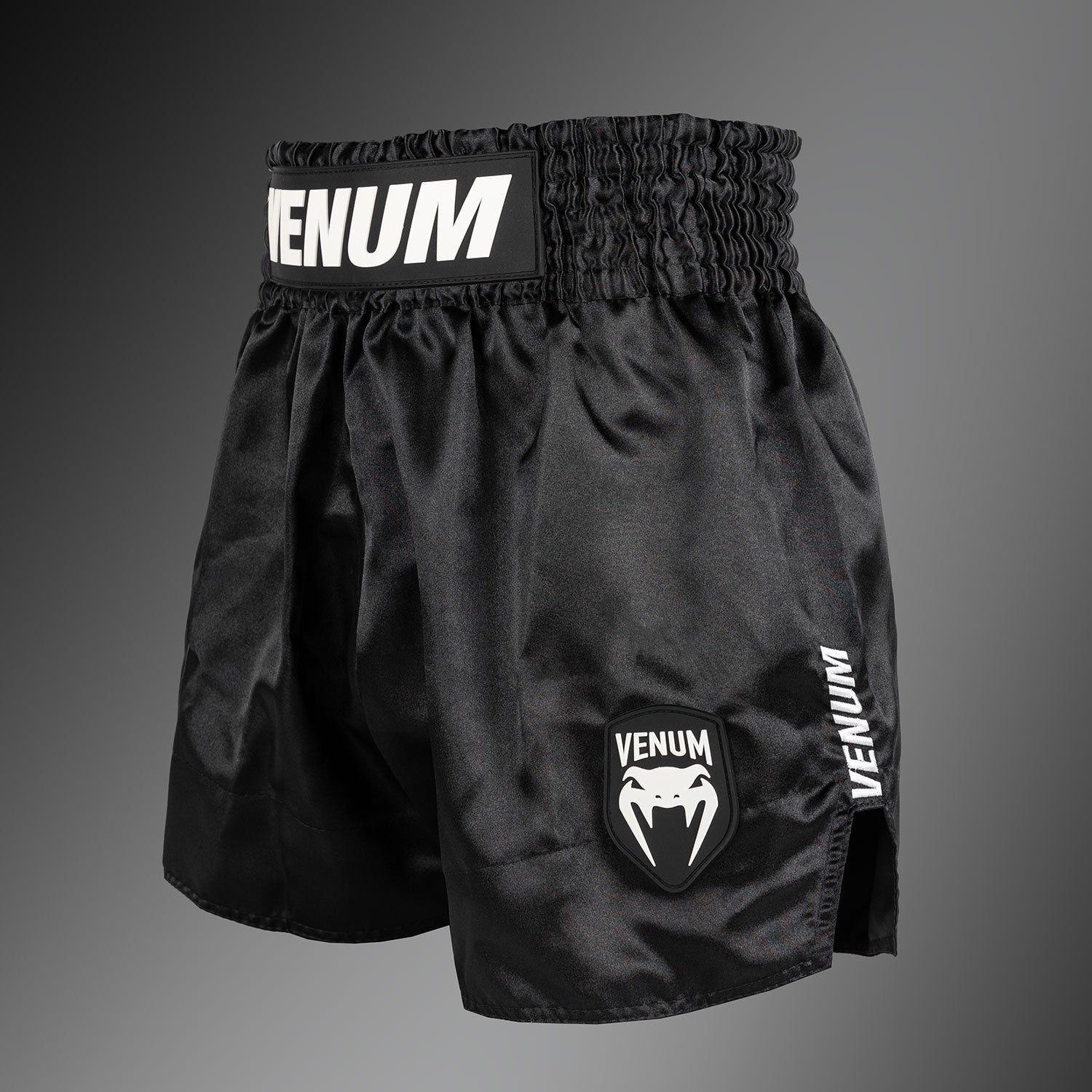 Venum Classic Evo Muay Thai Shorts - Černá/Bílá