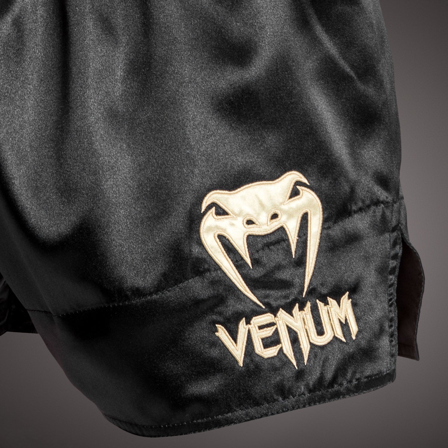 Venum Classic Muay Thai Šortky Červená/Černá/Zlatá