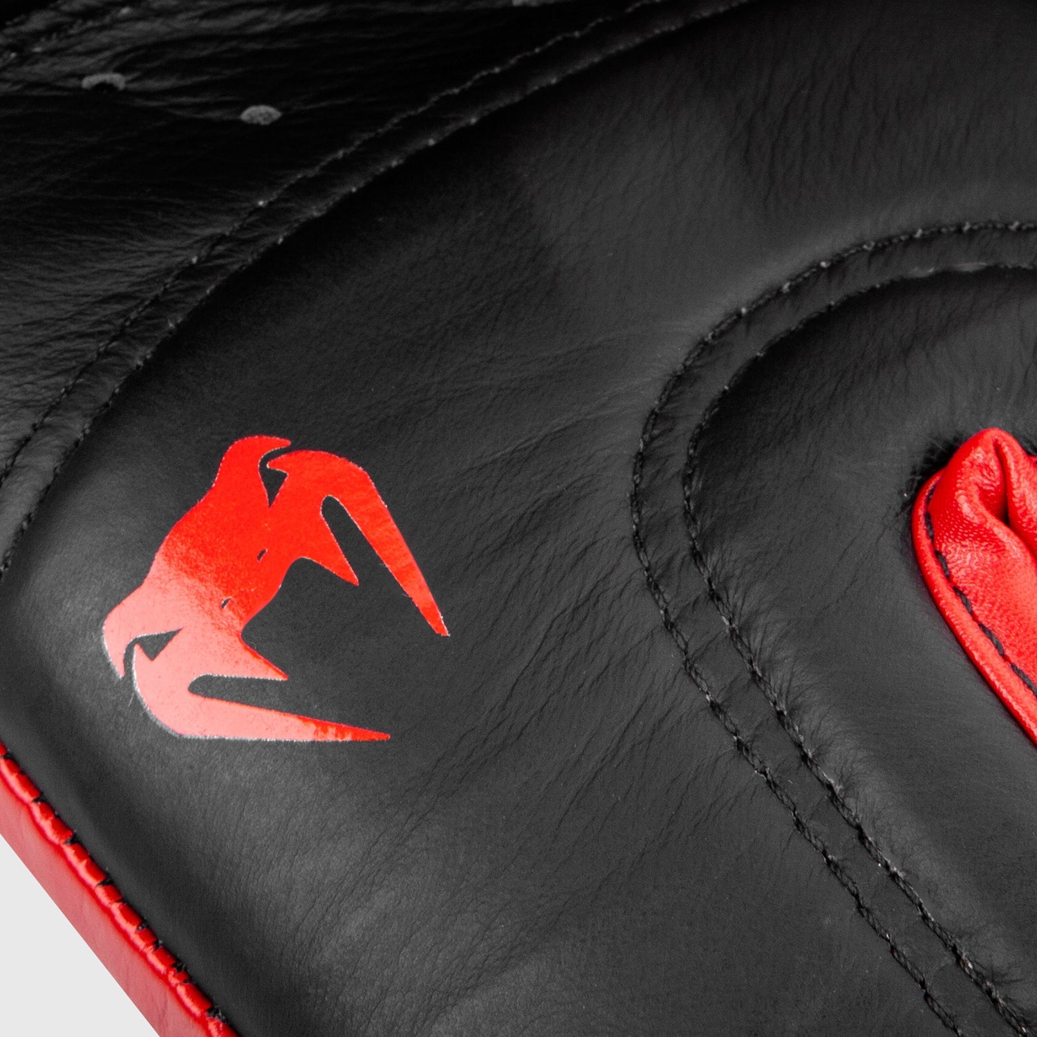 Venum Shield Pro Boxerské rukavice na suchý zip - Černá/Červená