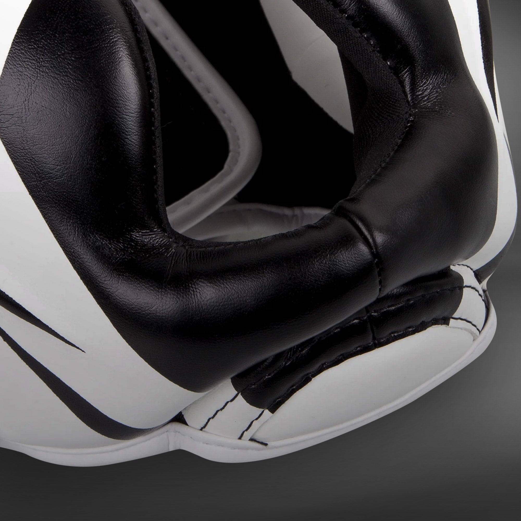 Venum Elite Headgear – Bílá/Černá