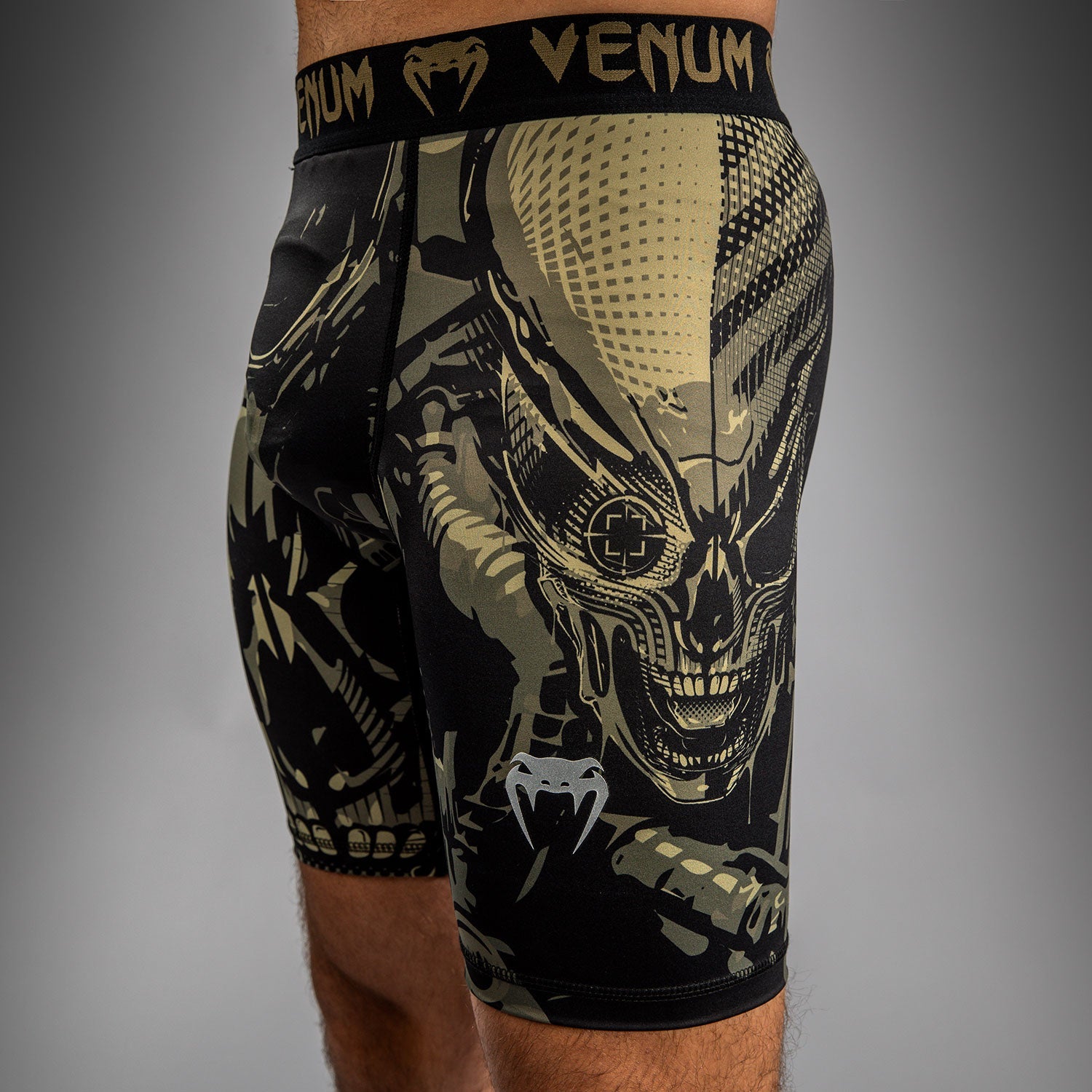 Venum Invader Vale Tudo Shorts - Černá/Písková