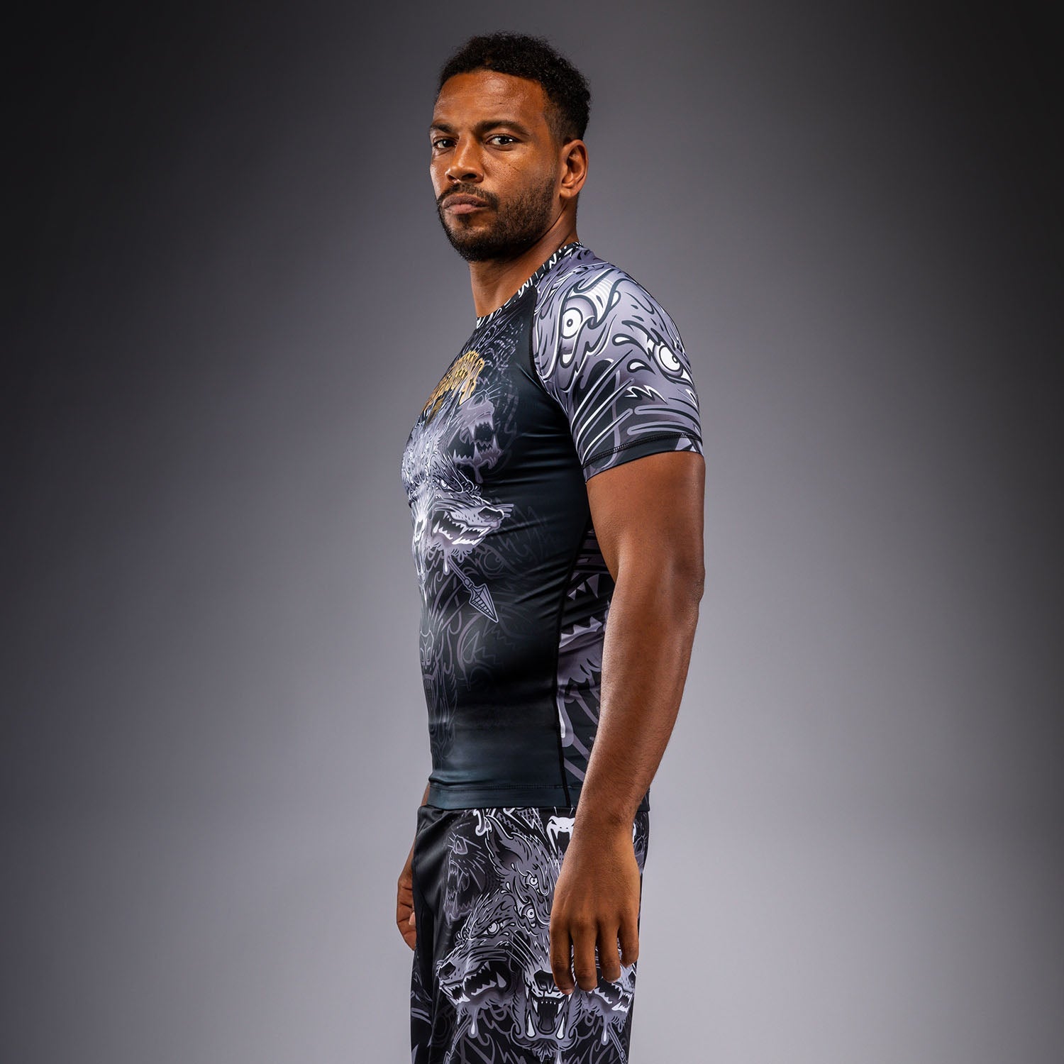 Venum Wolf Atak Rashguard s krátkým rukávem - Černá/Šedá