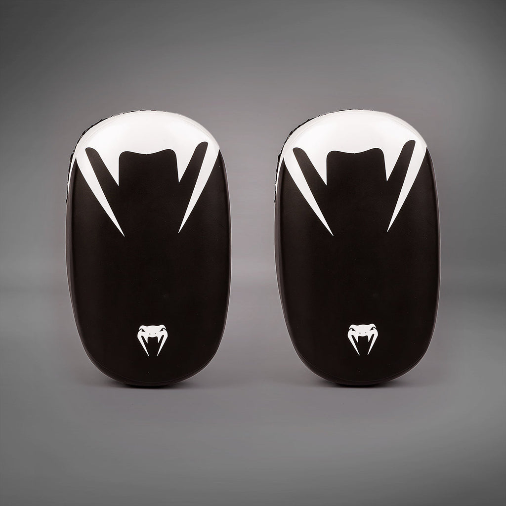 Venum Kickboxing Paos 2.0 z mikrovlákna - černá/bílá