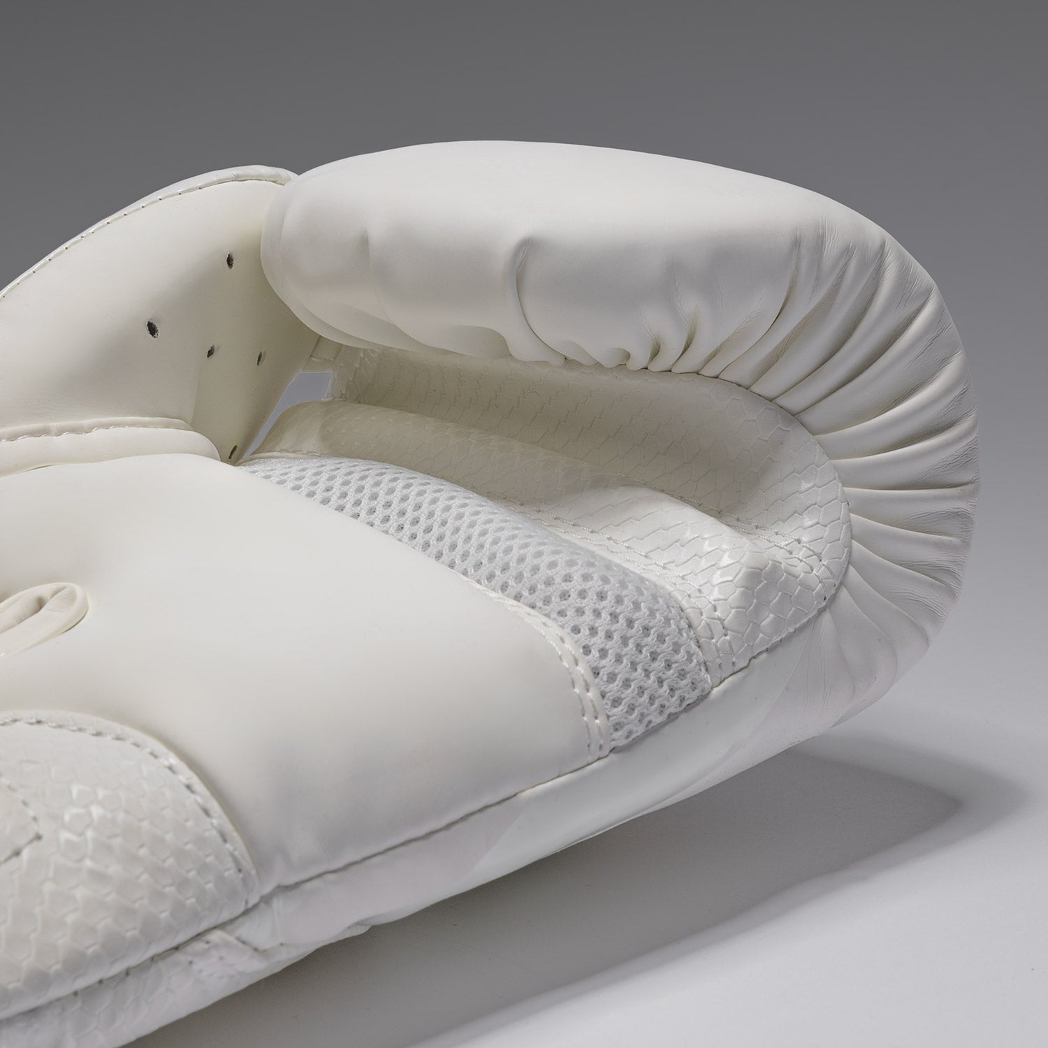 Boxerské rukavice Venum Challenger 4.0 Scales - slonová kost