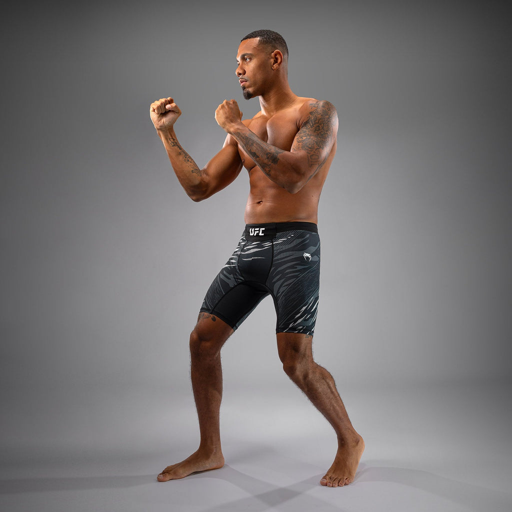 UFC Fusion od Venumu Pánské Vale Tudo šortky Authentic Fight Night - Černá