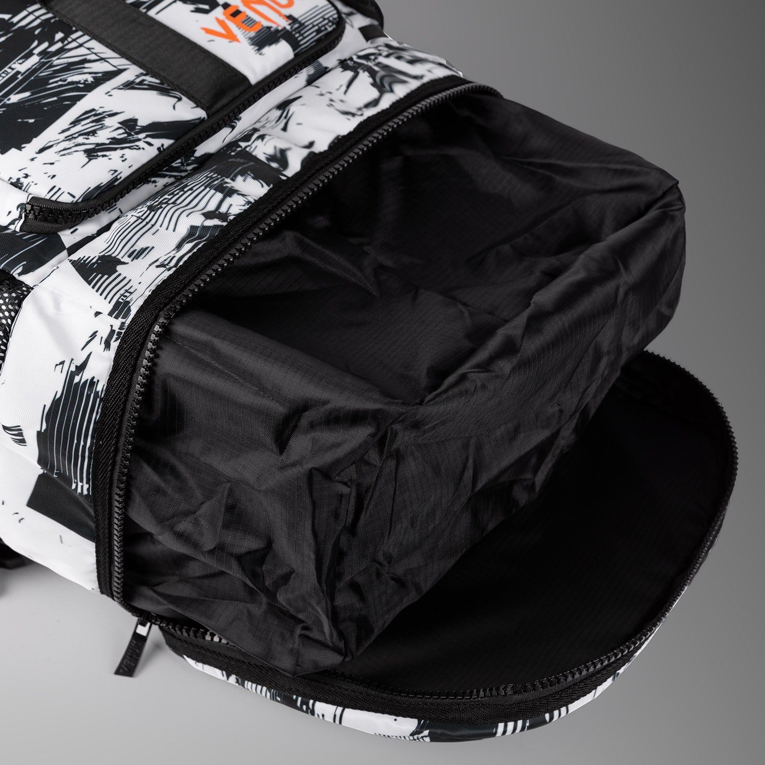 Pánská a dámská bílá taška na vybavení UFC Zenith by Venum Authentic Fight Week