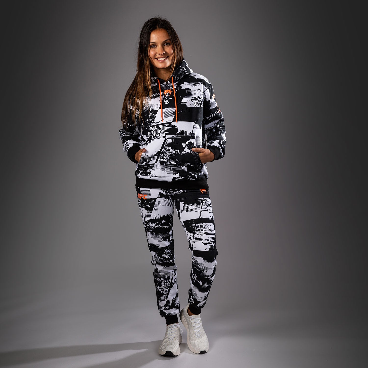 Dámská mikina s kapucí UFC Zenith by Venum White Authentic Fight Week