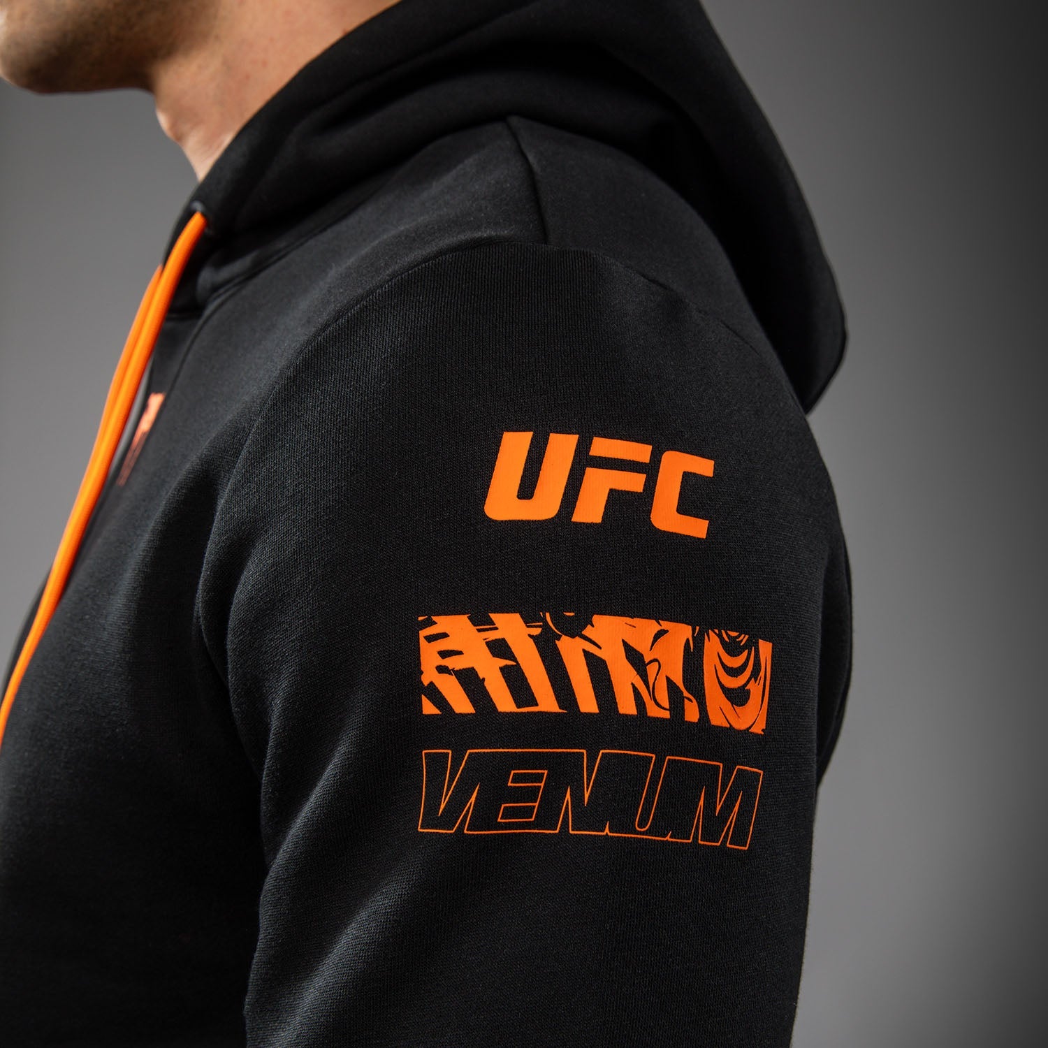 Pánská mikina UFC Zenith by Venum Black Authentic Fight Week Pullover Hoodie