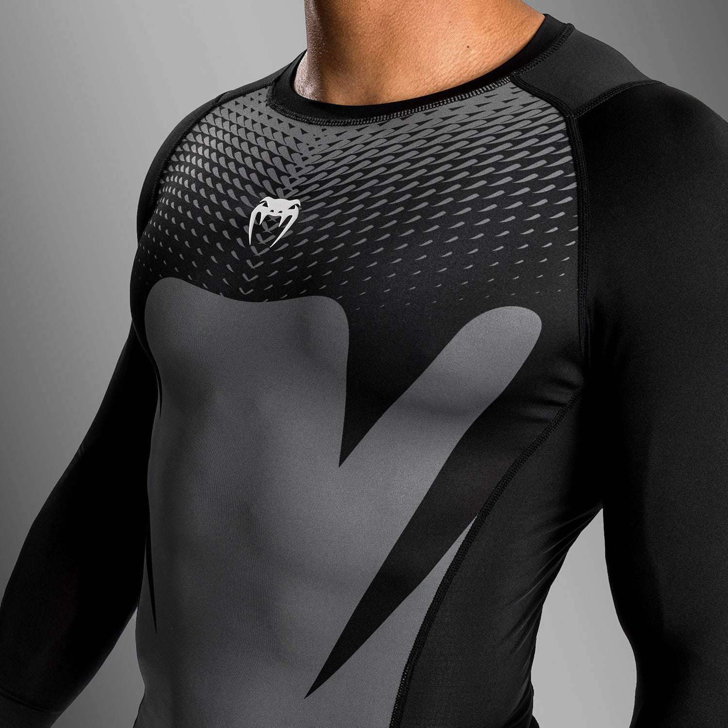 Venum Attack Pánský přiléhavý dres s dlouhým rukávem - Černá/Šedá