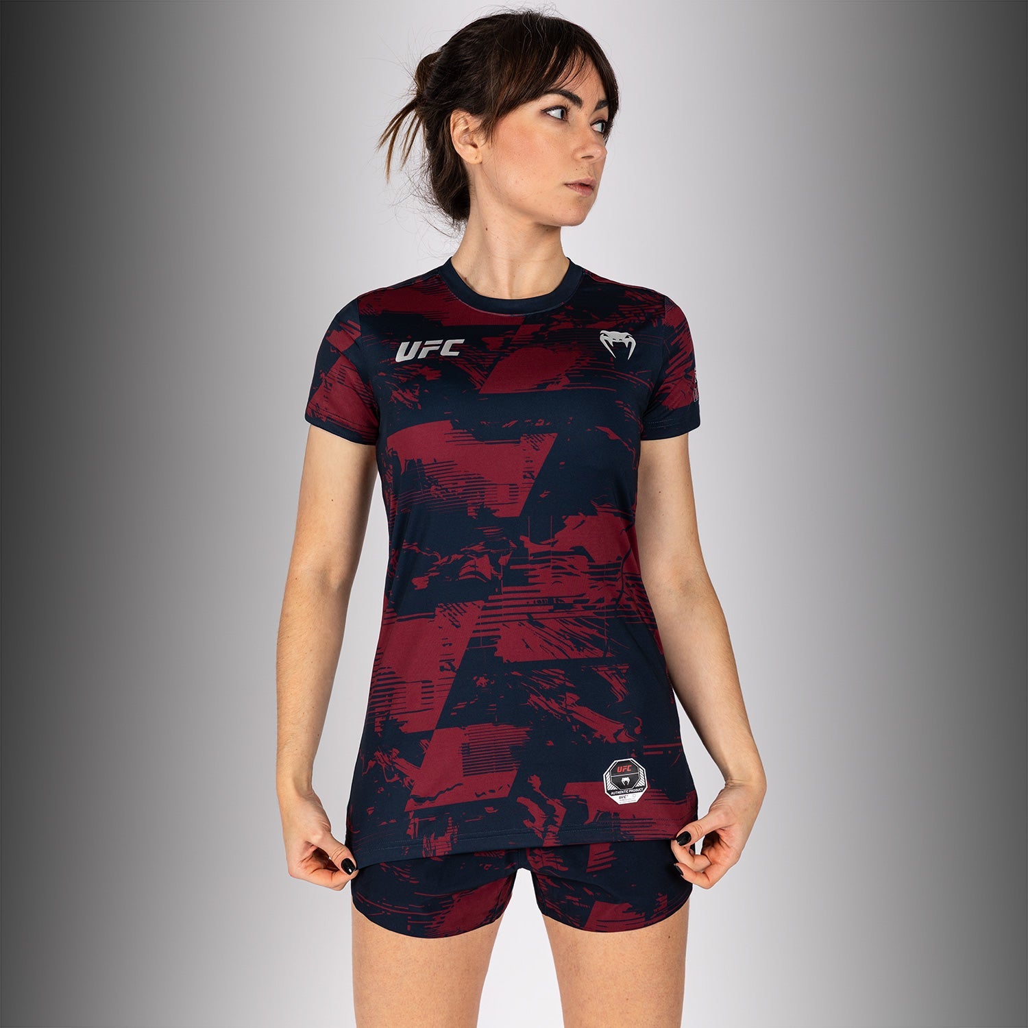 Dámské tričko UFC Zenith by Venum v autentickém provedení Fight Week s krátkým rukávem v barvě burgundské červené