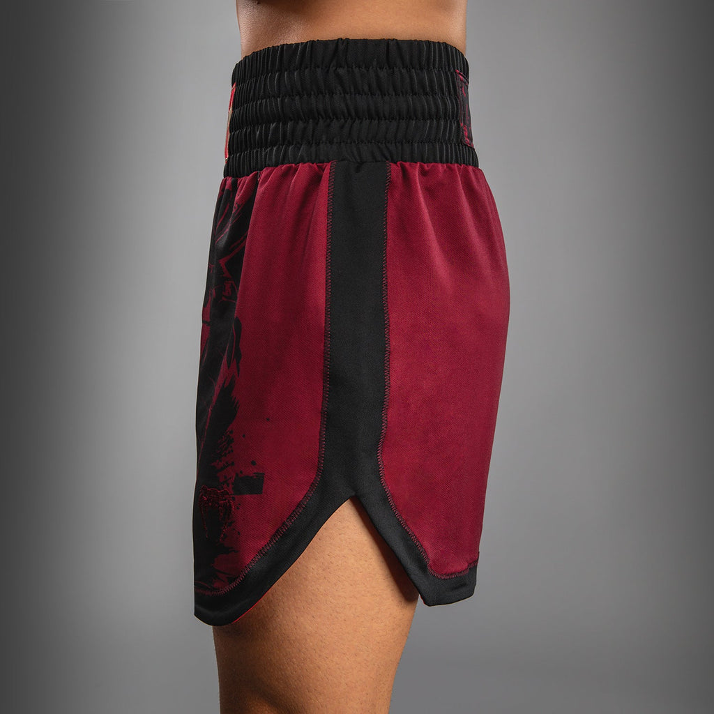 Pánské boxerské kraťasy Venum x Assassin’s Creed Shadows - vínová/černá