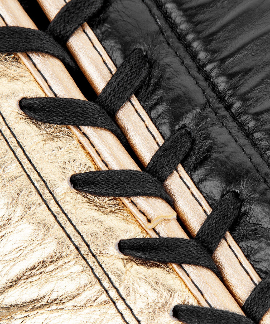 Venum Hammer Pro boxerské rukavice - se šněrováním - černo/zlaté