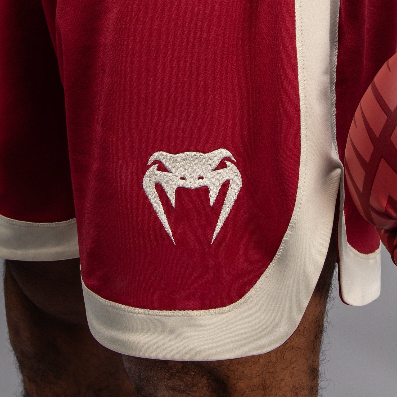 Venum Classic Boxerské šortky – Rubínově červená/slonová kost