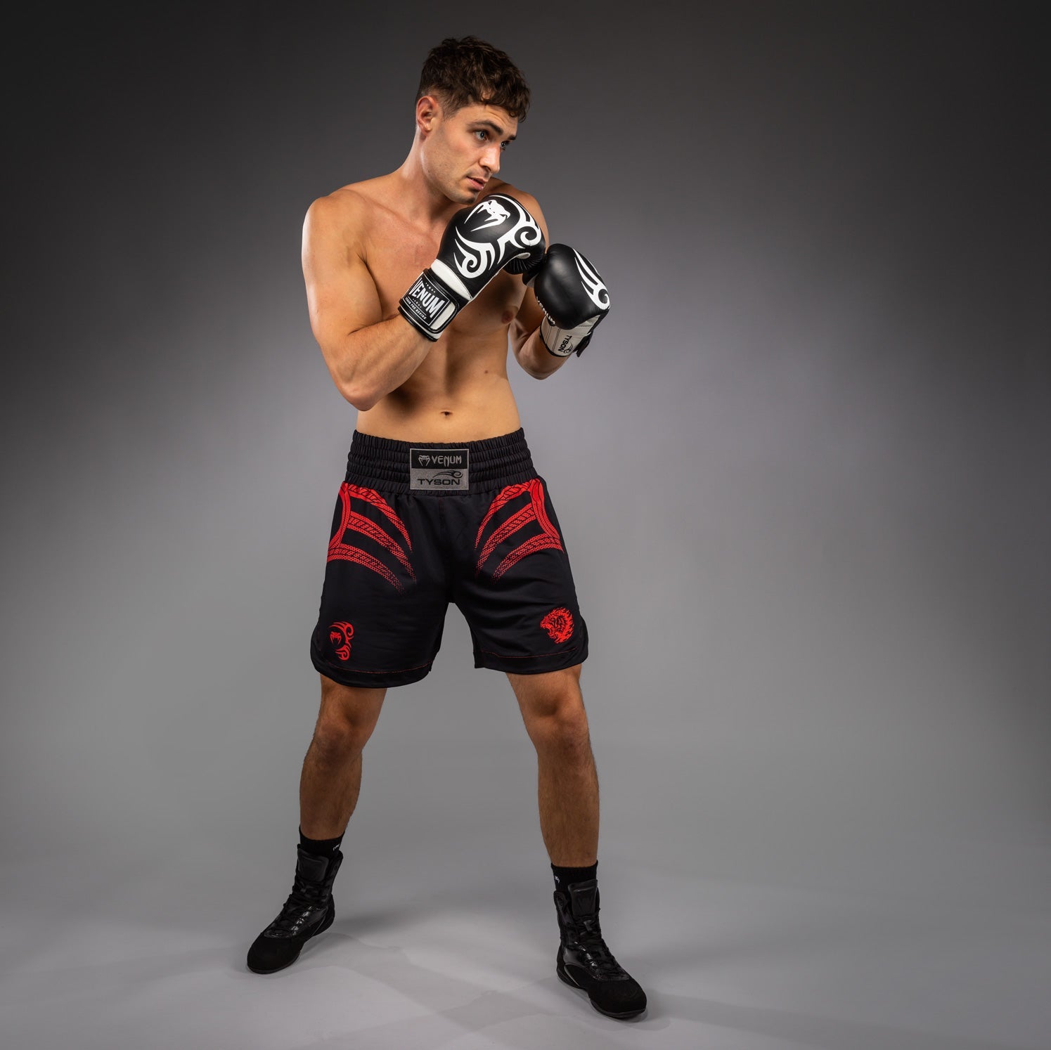 Venum x Mike Tyson Tiger Boxerské šortky - Tmavě černá/Intenzivní červená