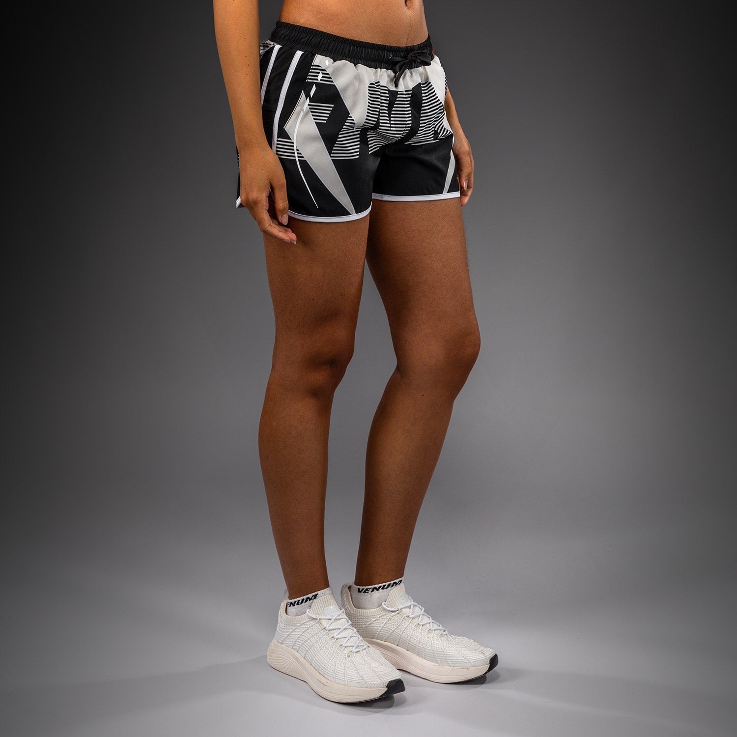 Dámské tréninkové šortky Venum Adrenaline - černo/slonová kost
