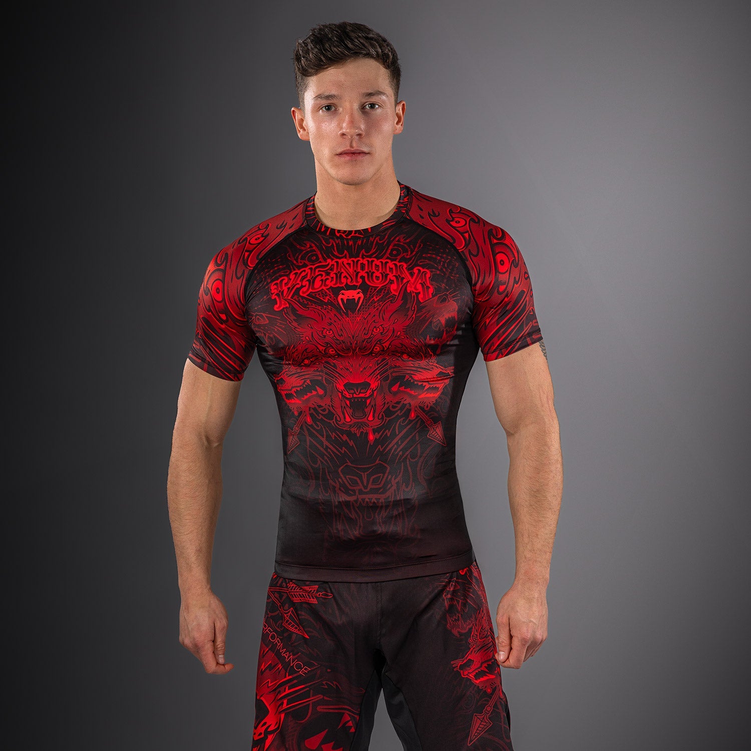 Venum Wolf Atak Rashguard s krátkým rukávem - Černá/Červená