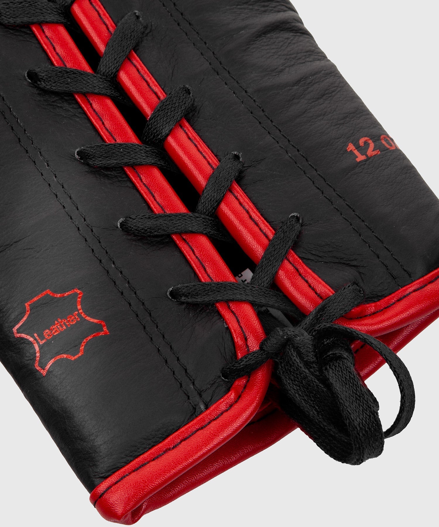 Venum Shield Pro Boxerské rukavice - se šněrováním - černo/červené