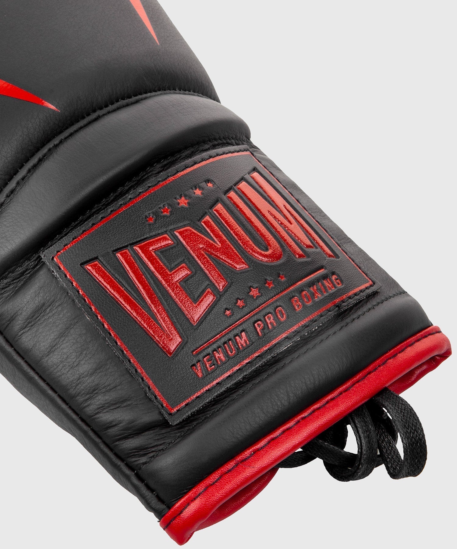 Boxerské rukavice Venum Giant 2.0 Pro - se šněrováním - černá/červená