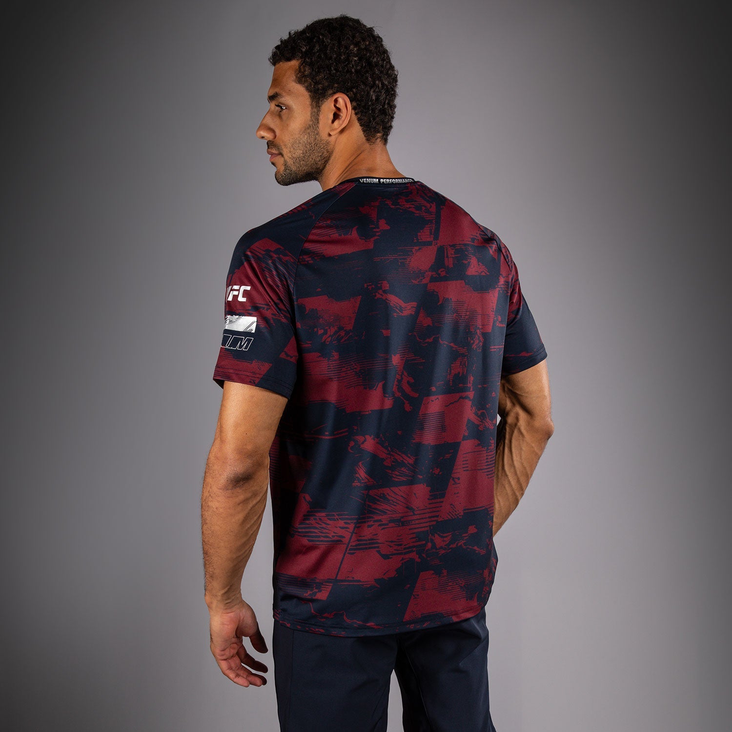 Pánské tričko UFC Zenith by Venum v autentické barvě týmu UFC Fight Week s krátkým rukávem v burgundské barvě