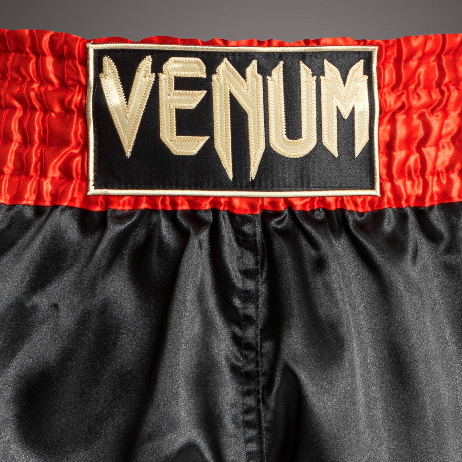 Venum Classic Muay Thai Šortky Červená/Černá/Zlatá