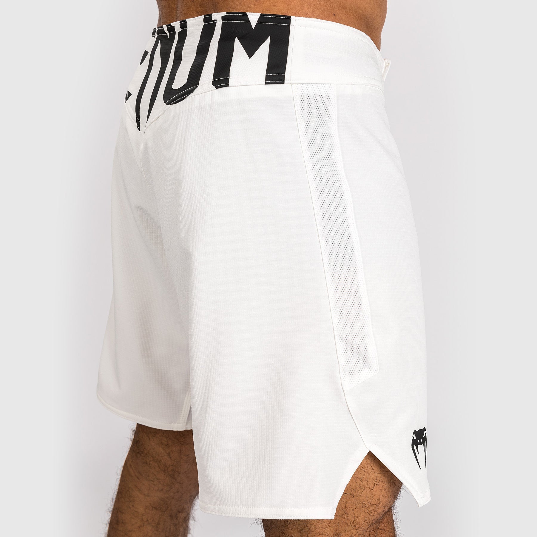 Venum Light 5.0 Fight Shorts - Bílá/Černá
