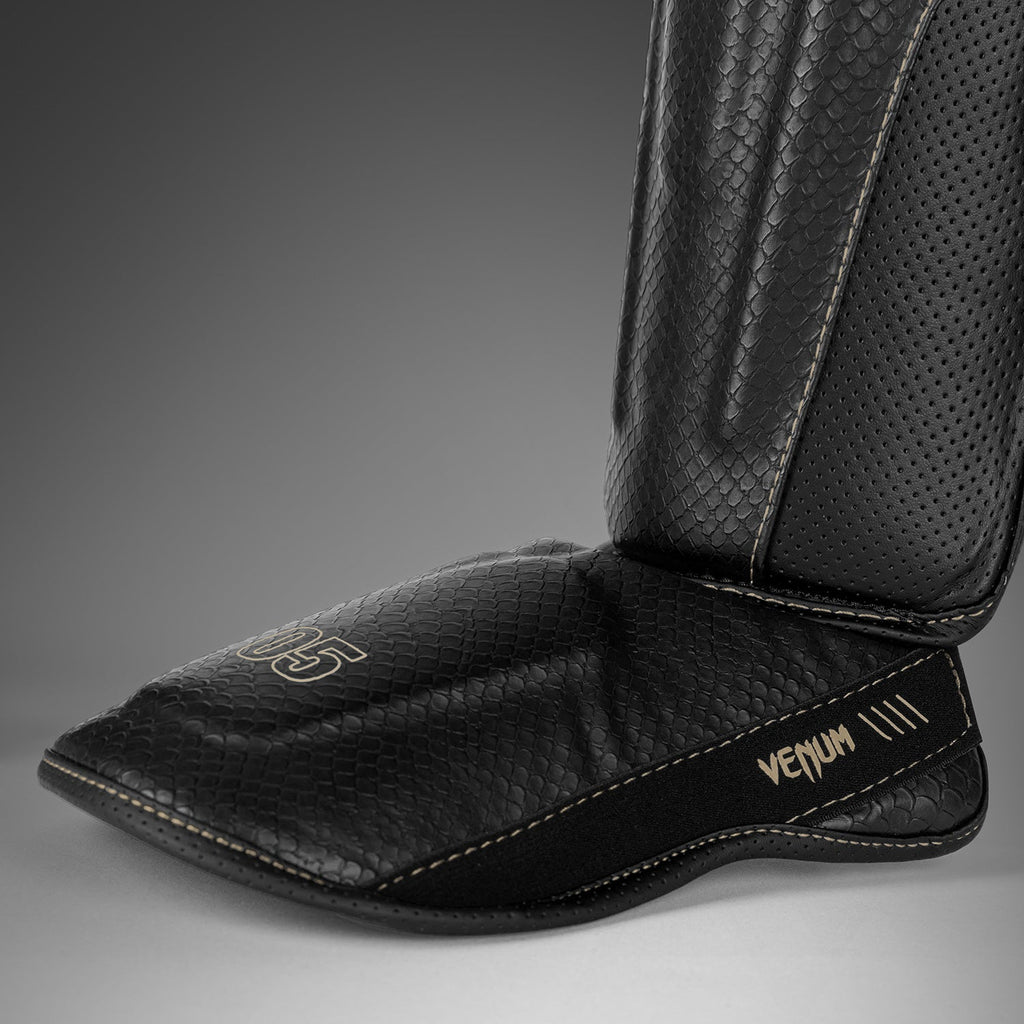 Chrániče holení Venum Impact Evo Scales - Černá