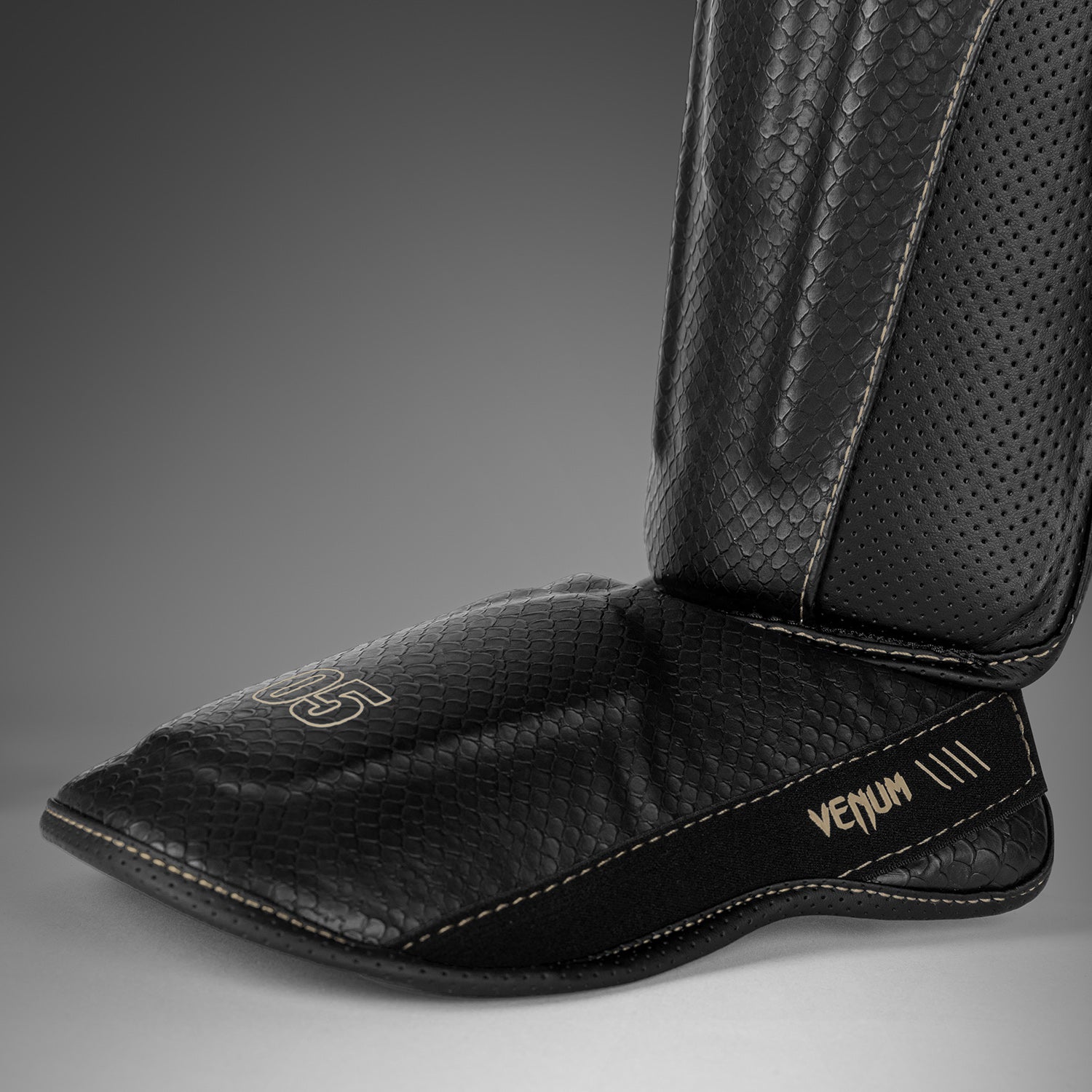 Chrániče holení Venum Impact Evo Scales - Černá