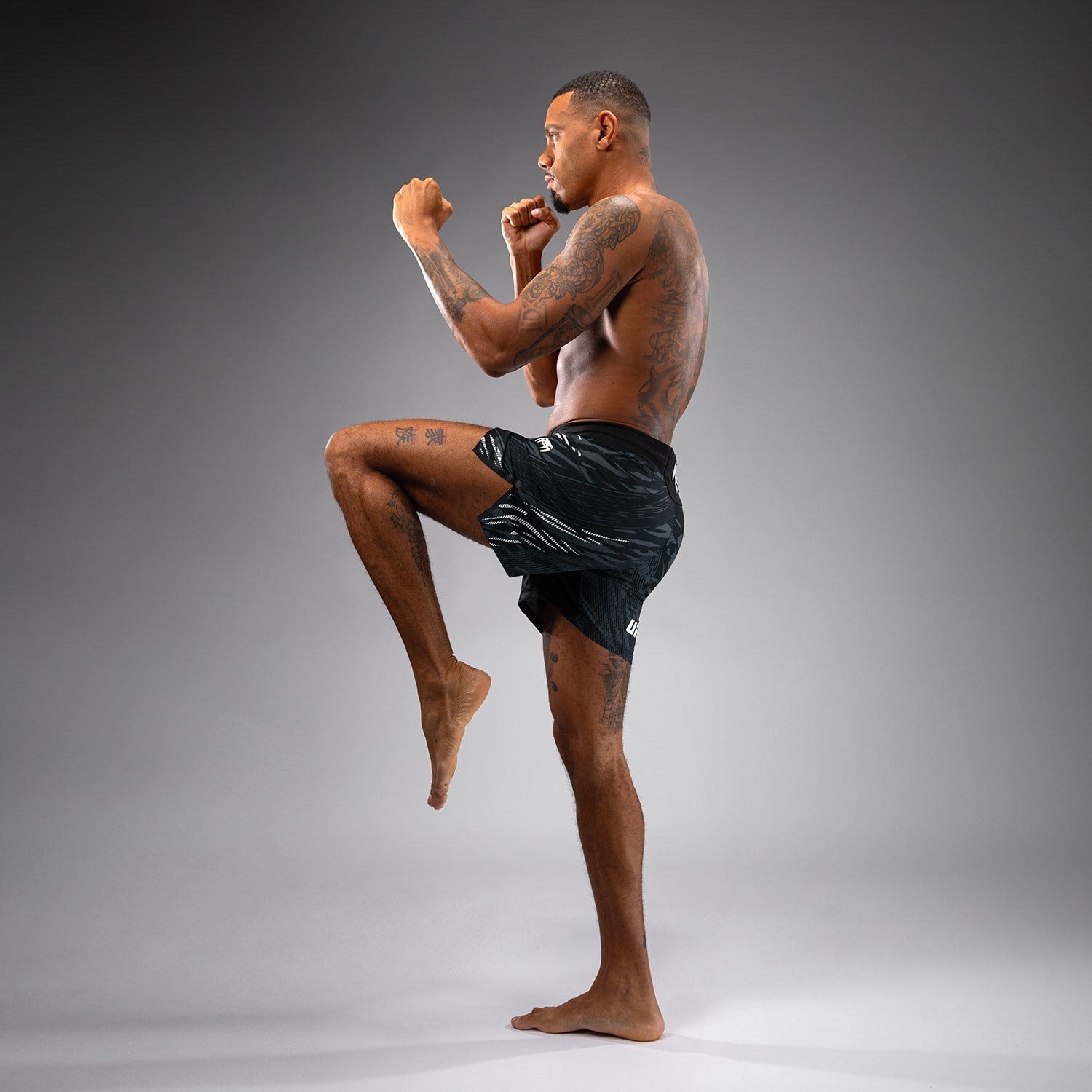 UFC Fusion by Venum Pánské kraťasy Authentic Fight Night - Krátký střih - Černá