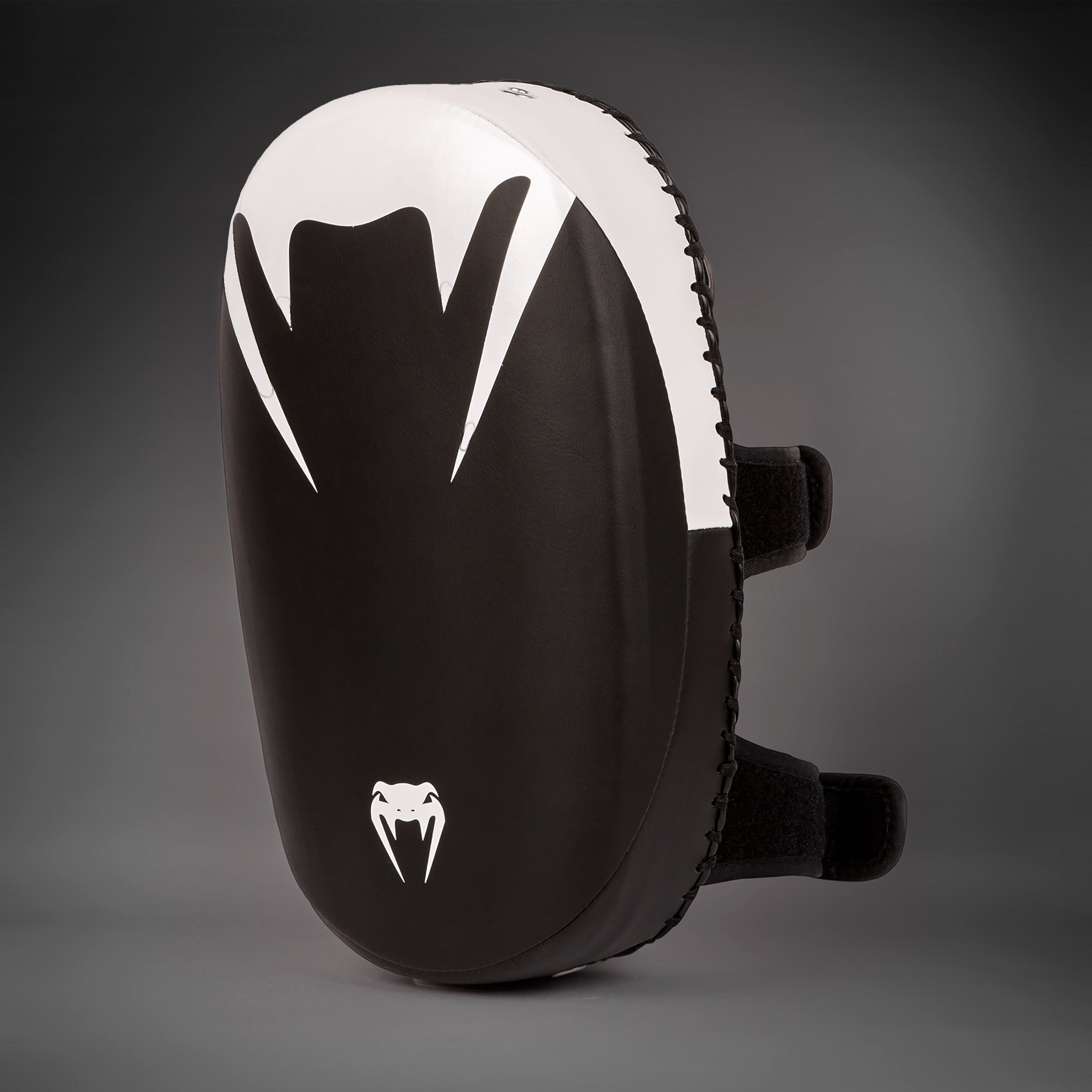 Venum Kickboxing Paos 2.0 z mikrovlákna - černá/bílá