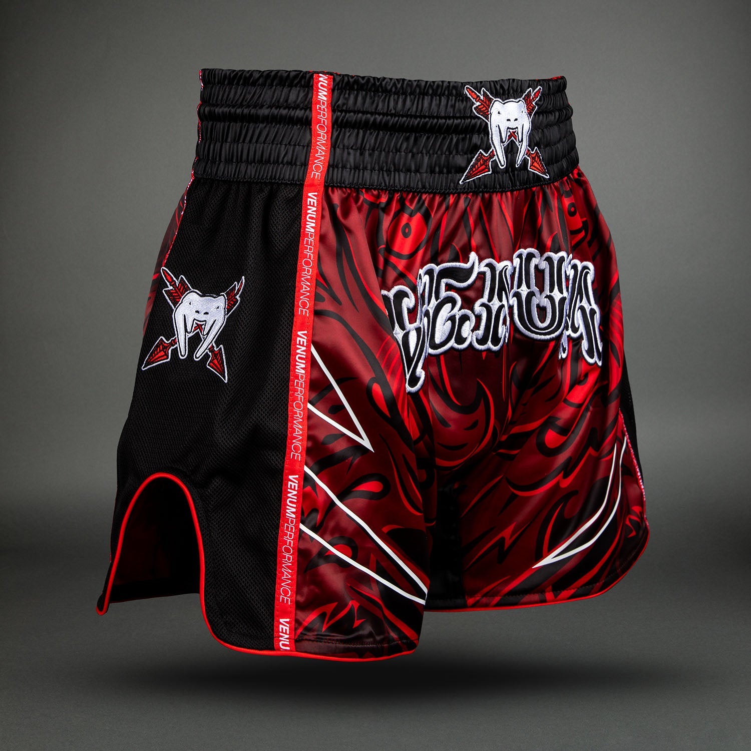 Venum Wolf Atak Muay Thai kraťasy - Černá/Červená