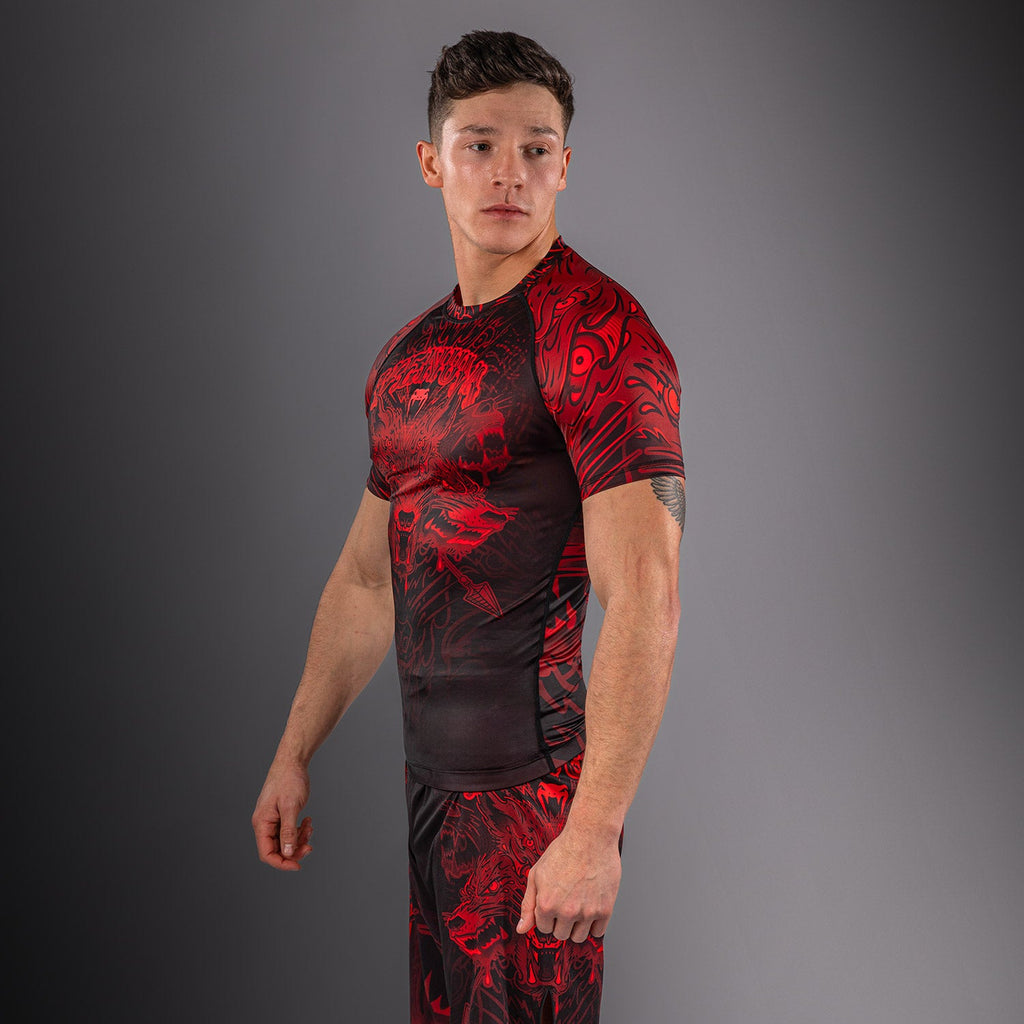 Venum Wolf Atak Rashguard s krátkým rukávem - Černá/Červená