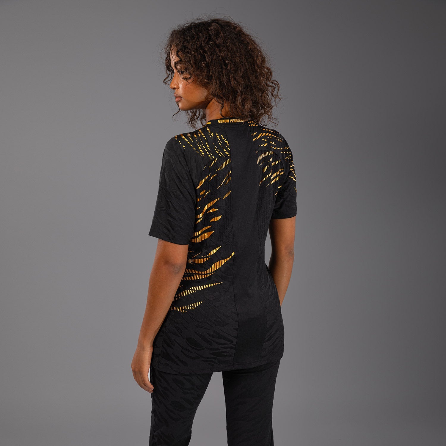 UFC Fusion by Venum Authentic Fight Night Dámský dres pro vstup do klece - Šampionka