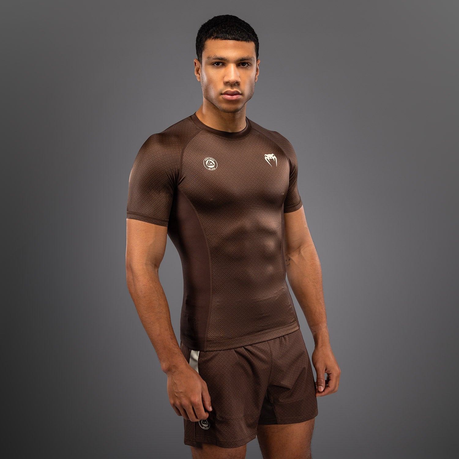 Venum x Roger Gracie Academy Pánské Tričko s Krátkým Rukávem - Tmavě Hnědá