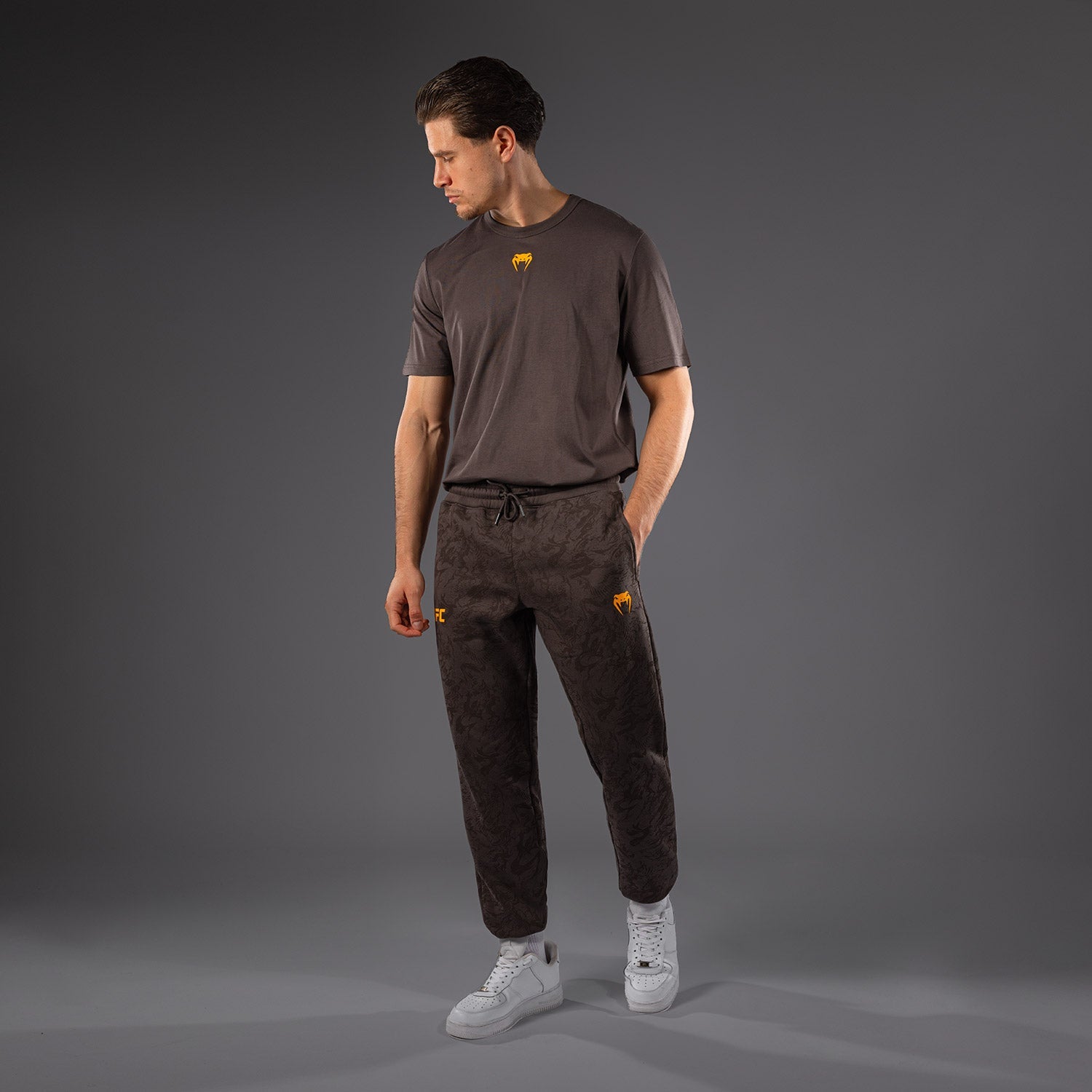 UFC Fusion by Venum Pánské bavlněné kalhoty Fight Week - Hnědá zemina