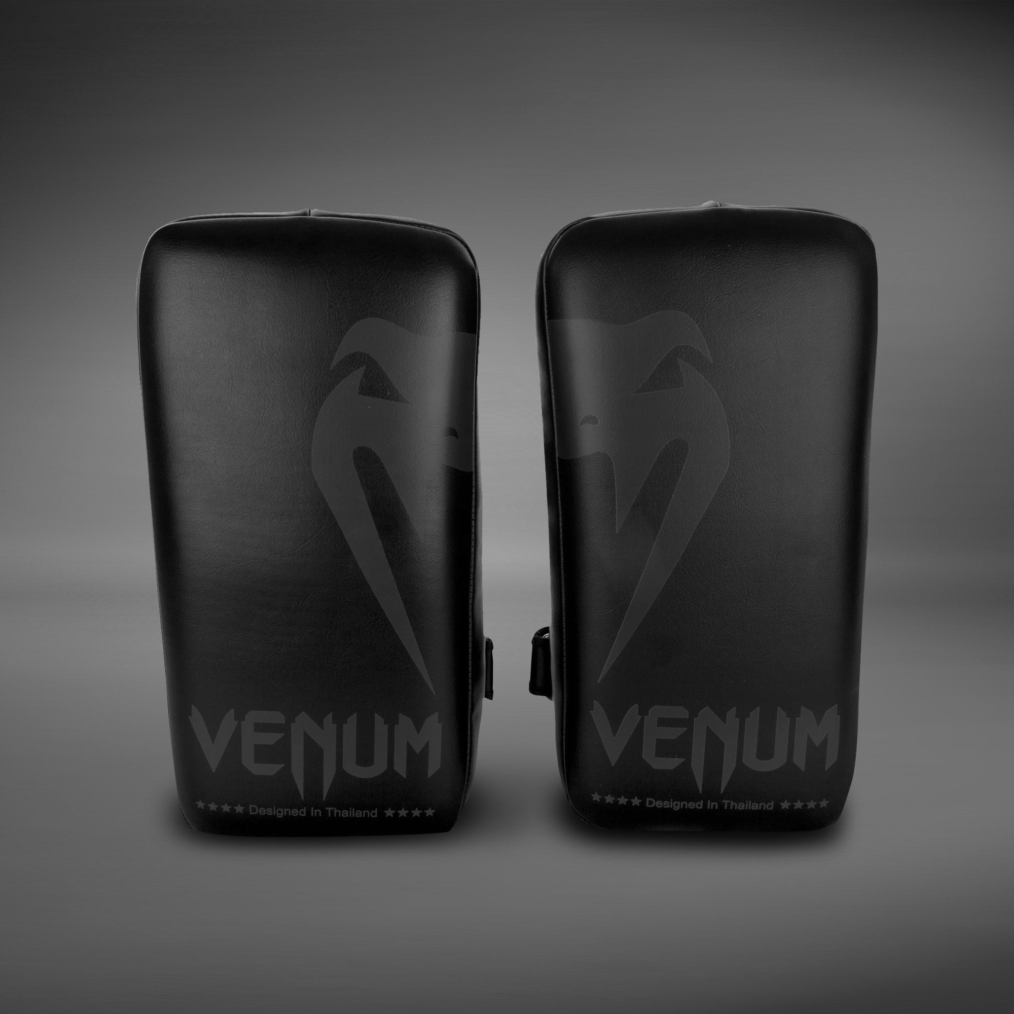 Venum Giant Kick Pads - Černá/Černá (Pár)